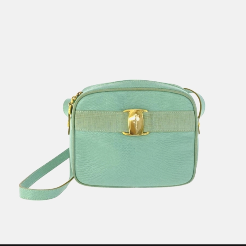 ❣️Salvatore Ferragamo Vara Ribbon Camera Bag❣️